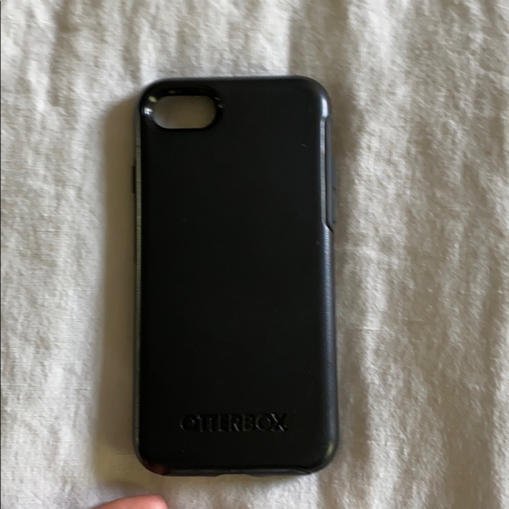 Black Otterbox (iPhone 8)